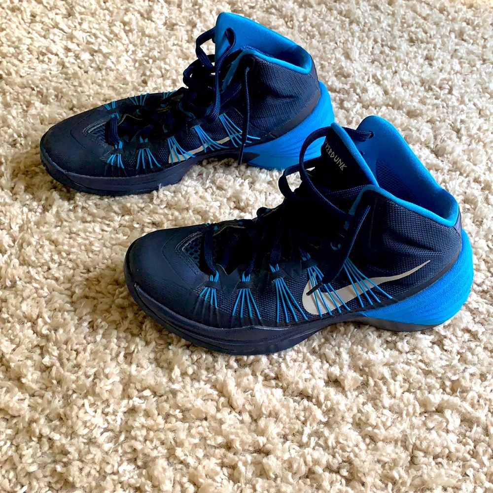 Basketball sneakers